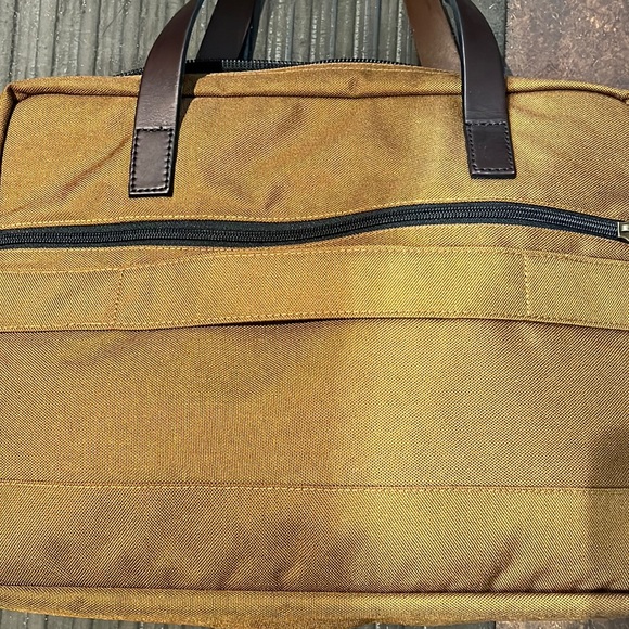 Filson Bags Nwt Filson Dryden Briefcase Poshmark